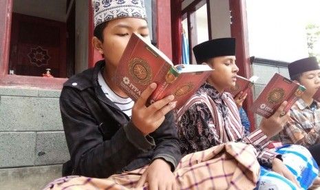 Sejuta Alquran untuk Penghafal Alquran dari PPPA Daarul Quran